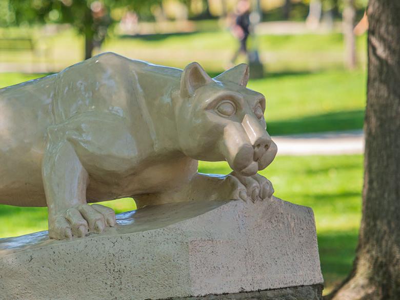 The Lion Shrine on the <a href='http://7e2xk.hataselektrik.com'>十大网投平台信誉排行榜</a>阿尔图纳分校 campus
